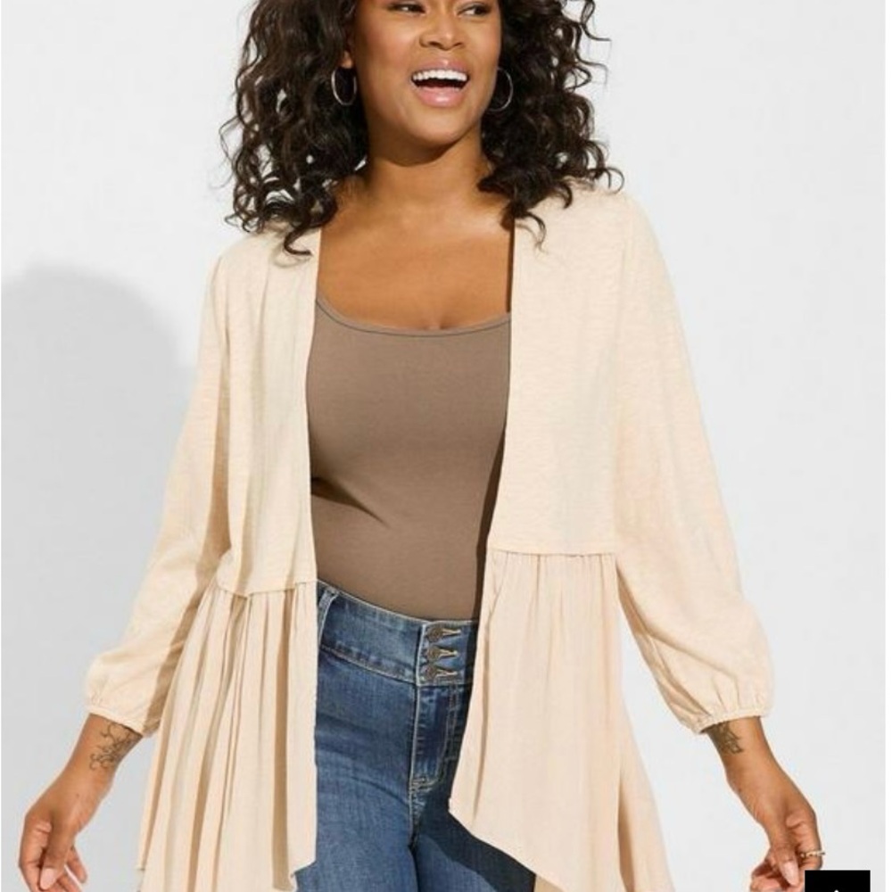 Torrid hanky hemmed kimono 2x cream colored